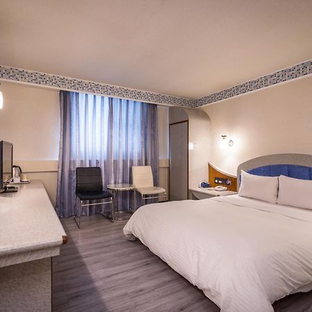 Golden Phoenix Hotel Kaohsiung Buitenkant foto