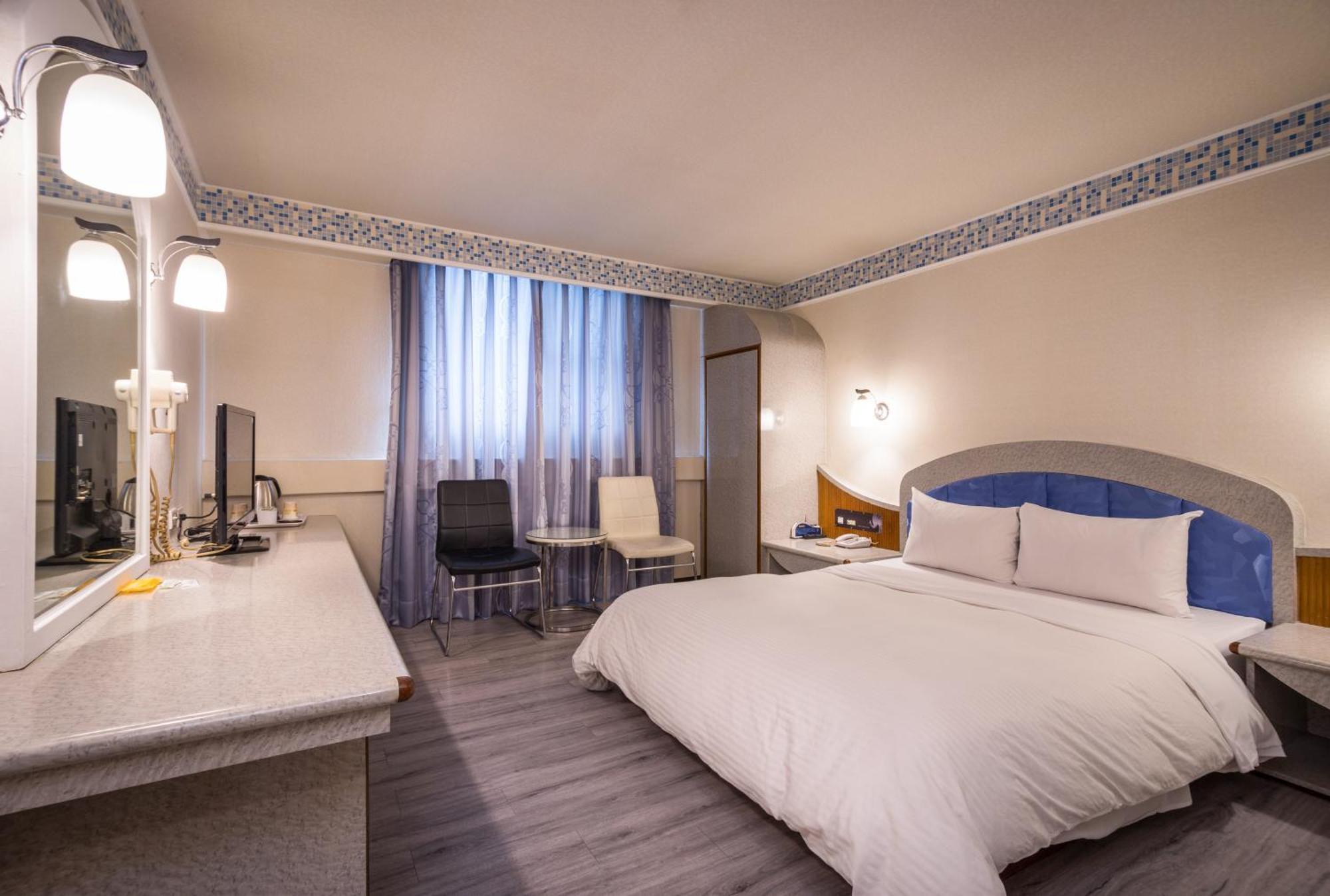 Golden Phoenix Hotel Kaohsiung Buitenkant foto