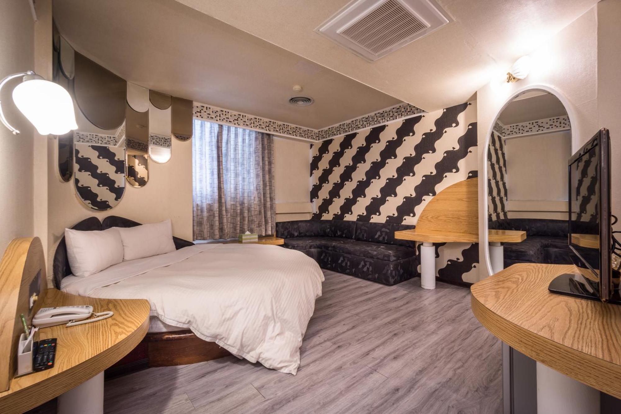 Golden Phoenix Hotel Kaohsiung Buitenkant foto