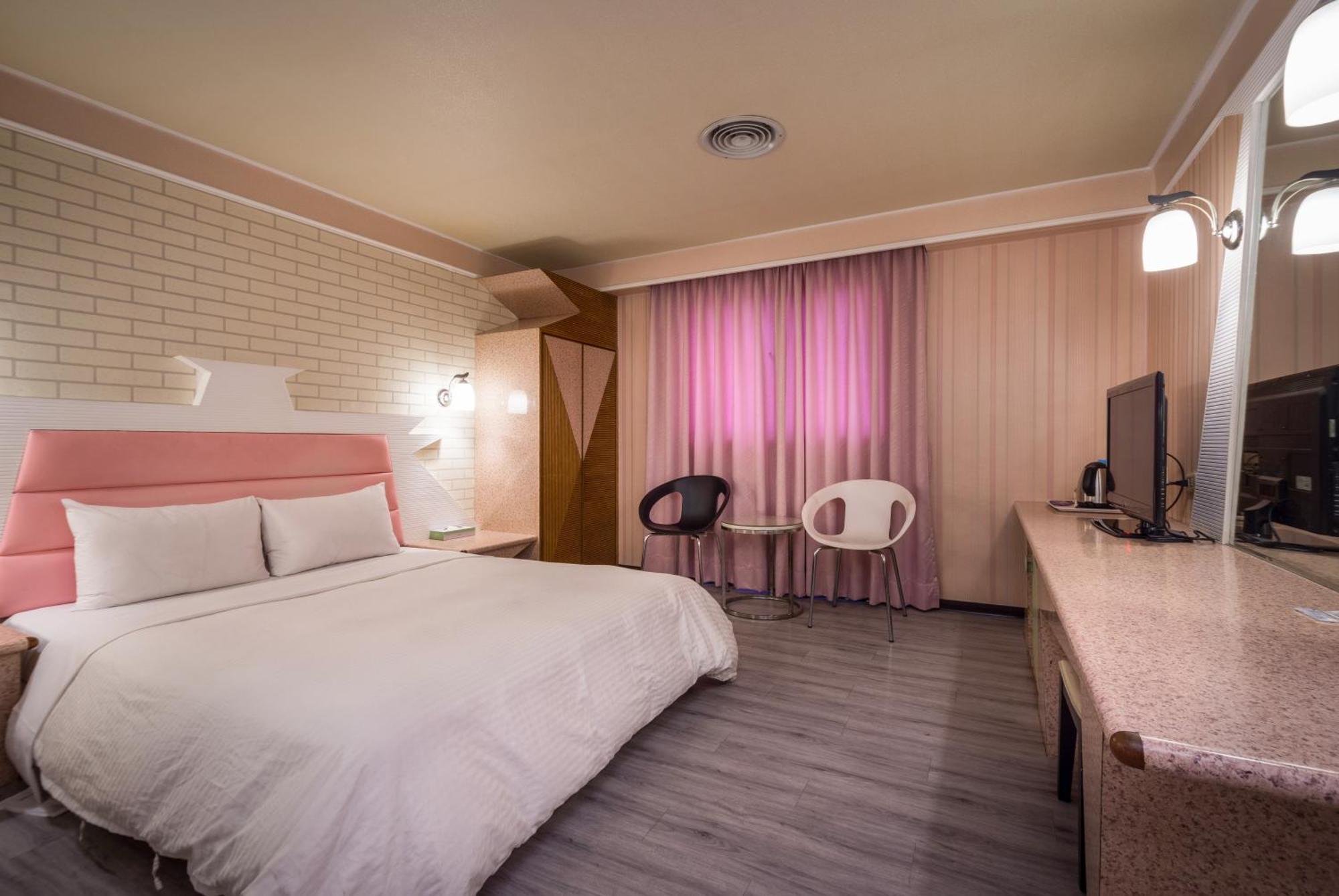 Golden Phoenix Hotel Kaohsiung Buitenkant foto