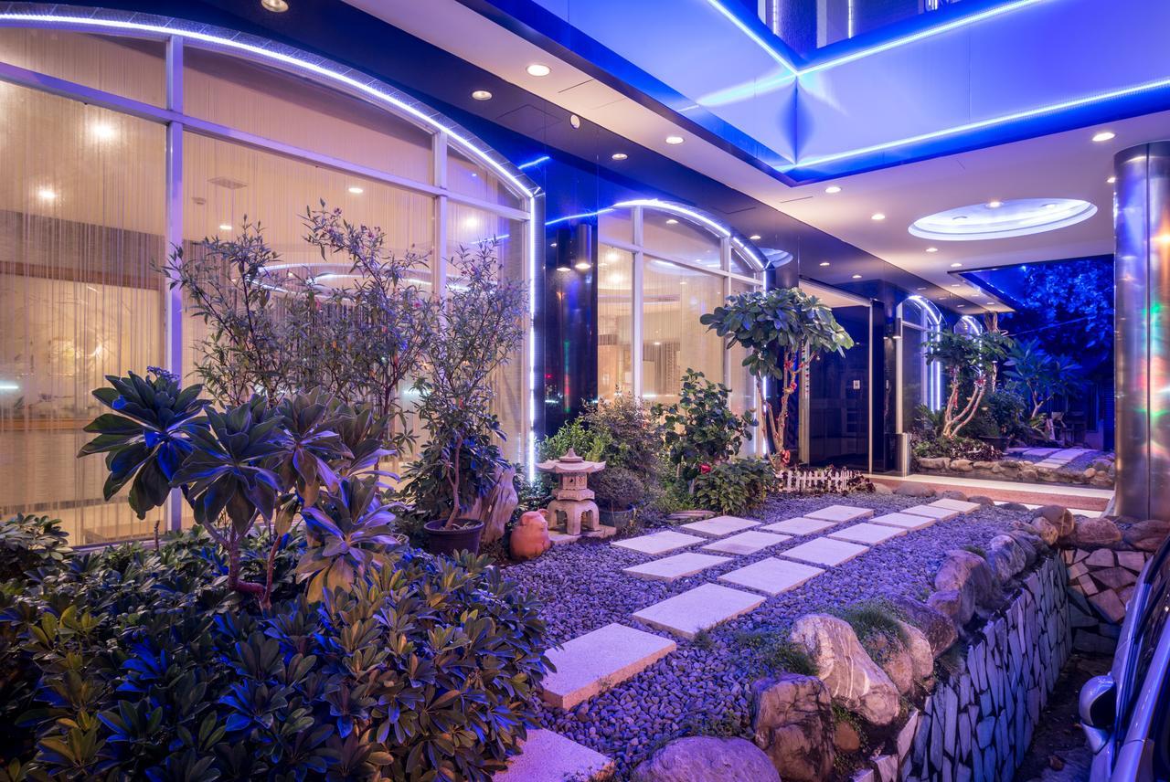 Golden Phoenix Hotel Kaohsiung Buitenkant foto