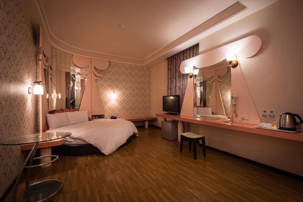 Golden Phoenix Hotel Kaohsiung Buitenkant foto