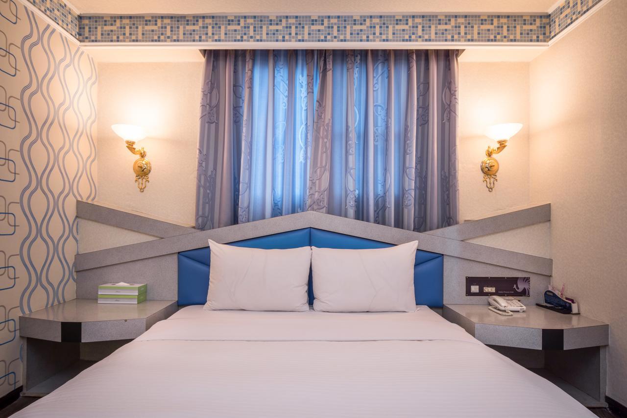 Golden Phoenix Hotel Kaohsiung Buitenkant foto