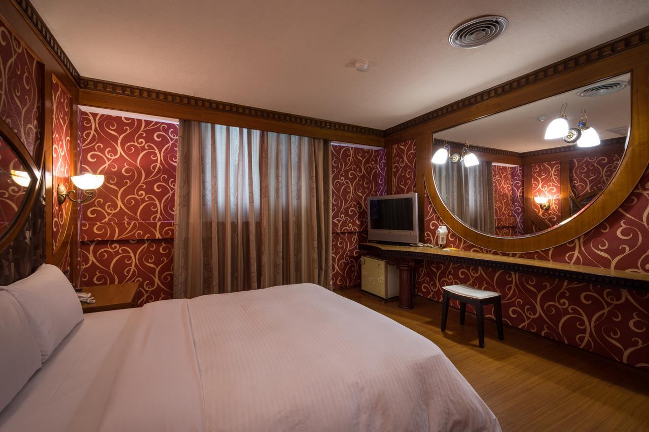 Golden Phoenix Hotel Kaohsiung Buitenkant foto