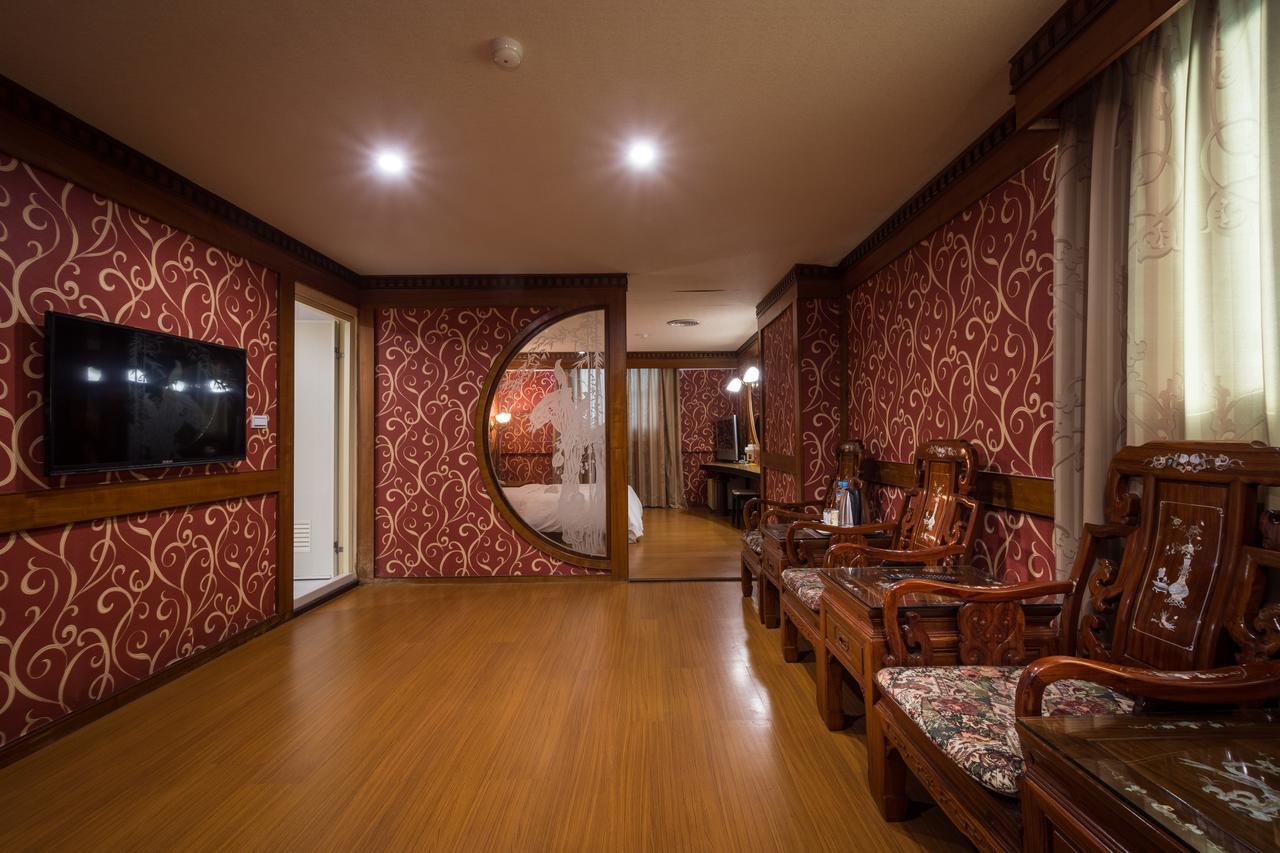 Golden Phoenix Hotel Kaohsiung Buitenkant foto
