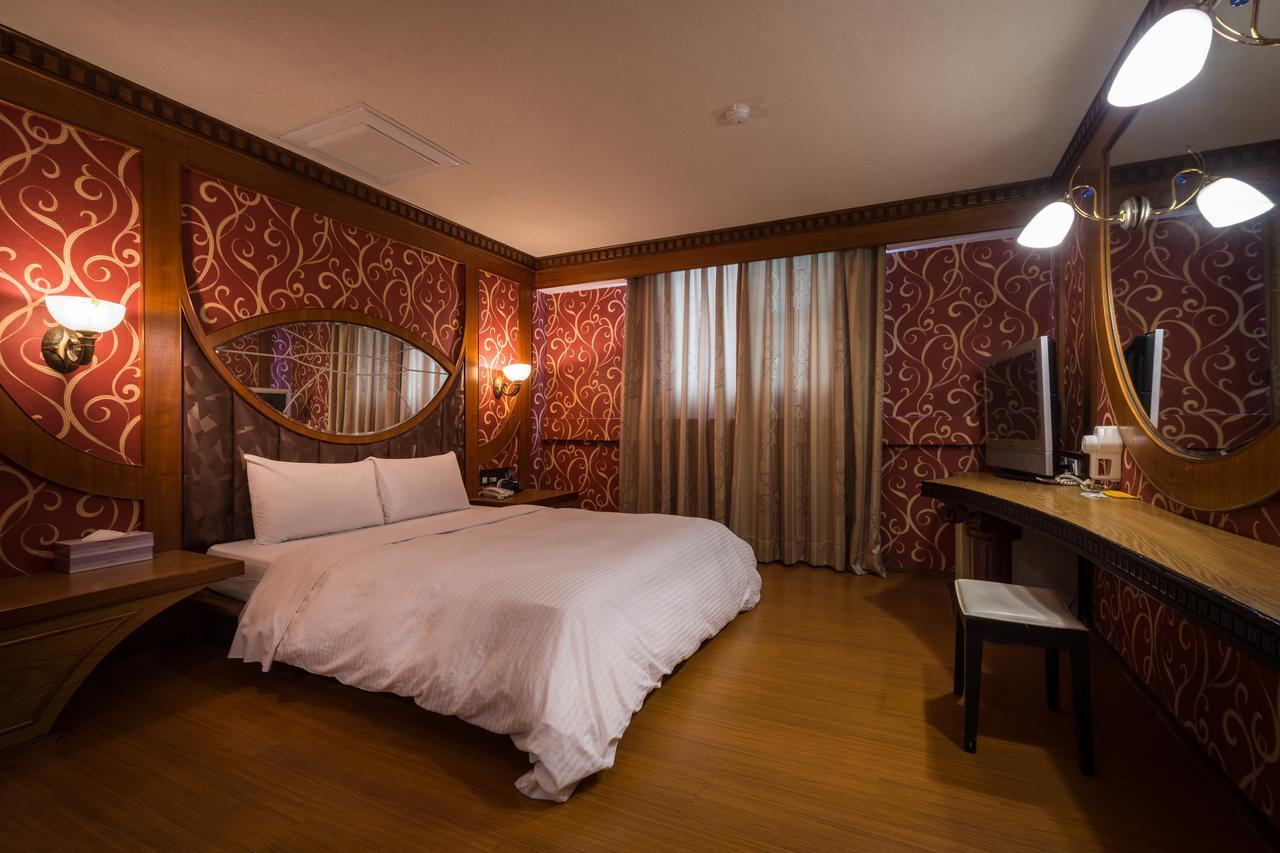 Golden Phoenix Hotel Kaohsiung Buitenkant foto