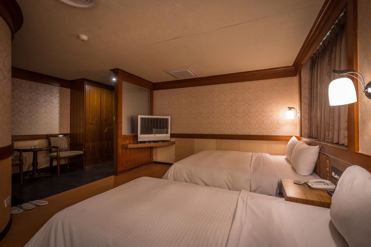 Golden Phoenix Hotel Kaohsiung Buitenkant foto