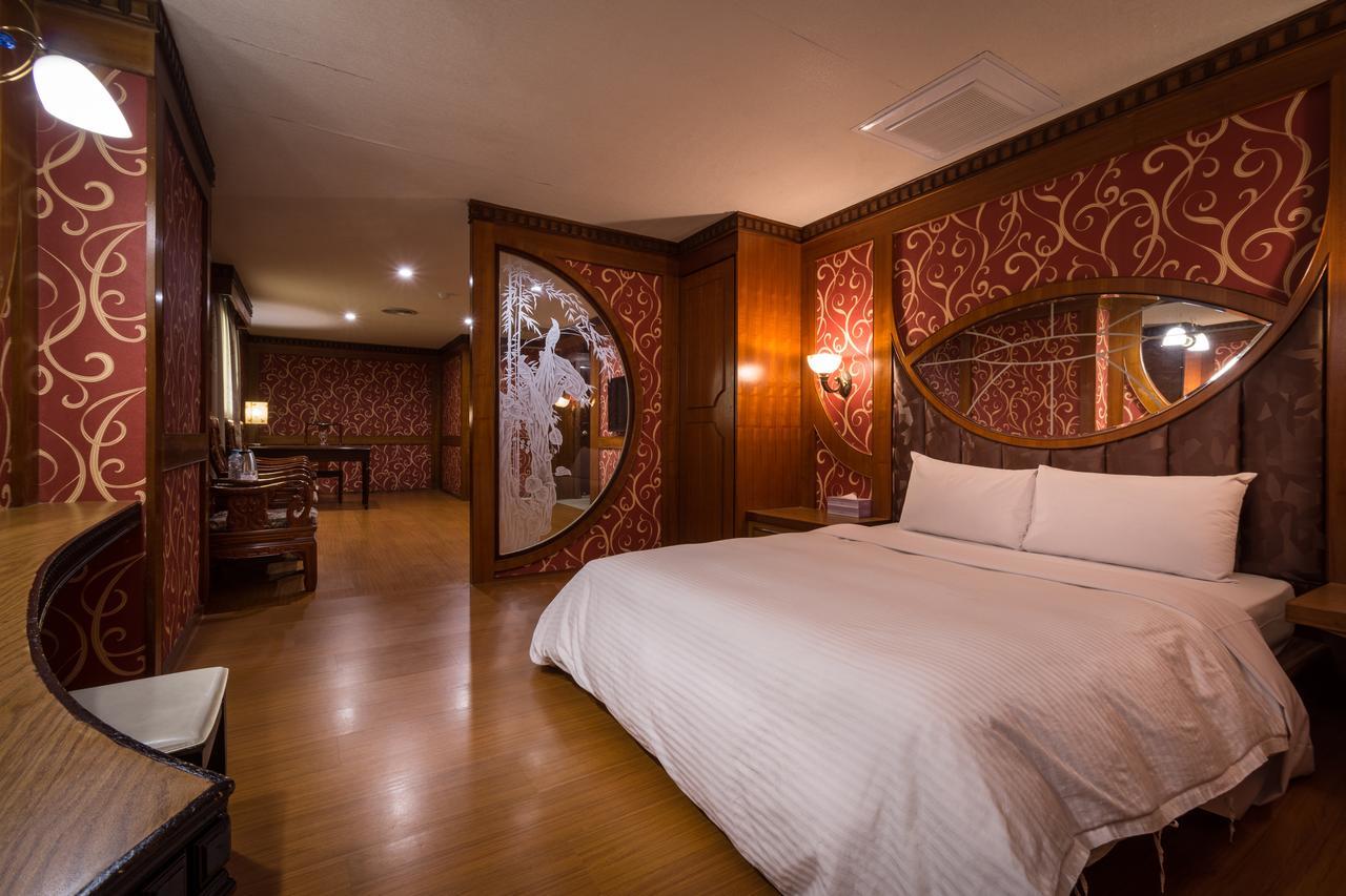 Golden Phoenix Hotel Kaohsiung Buitenkant foto