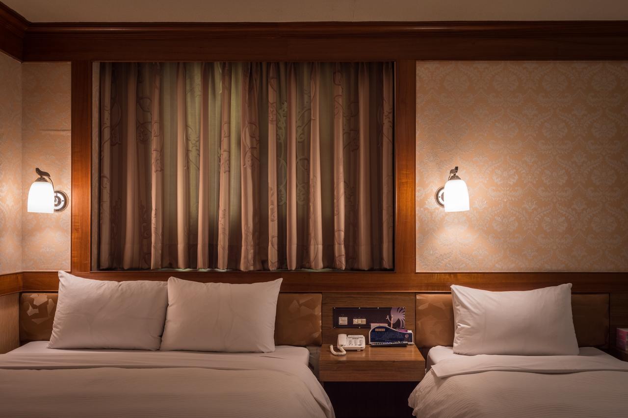 Golden Phoenix Hotel Kaohsiung Buitenkant foto