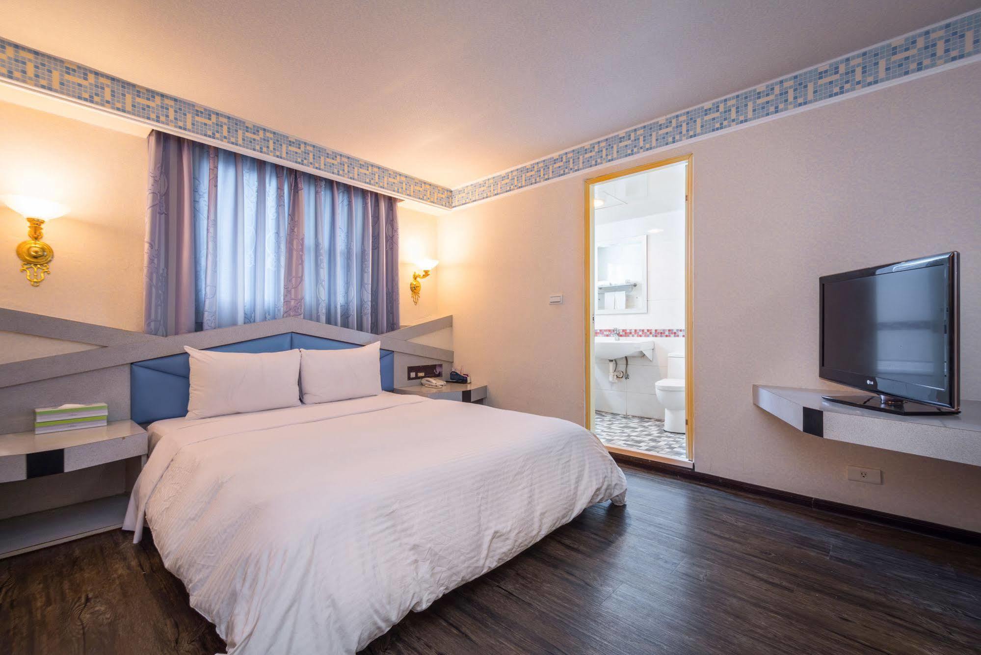 Golden Phoenix Hotel Kaohsiung Buitenkant foto